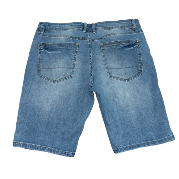 Woman’s Jean Shorts - Picture 2 of 8